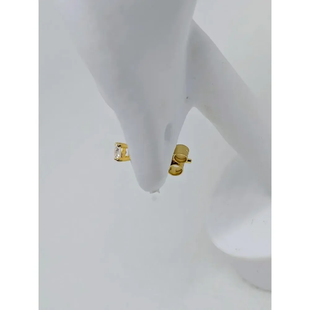 Brand new with tag unisex 0.25ctw Moissanite pushback stud earrings.